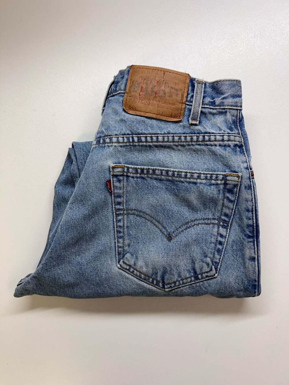 Vintage 90s Levis 560 Loose Tapered Leg Light Wash Blue Denim Jeans 31x30 0432